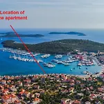 Apartment Seafront With Terrace 4 Bedrooms And Mooring