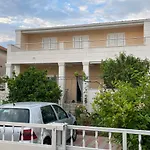 公寓 Seafront With Terrace 4 Bedrooms And Mooring 罗戈兹尼察