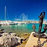 Seafront With Terrace 4 Bedrooms And Mooring Apartment