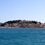 Seafront With Terrace 4 Bedrooms And Mooring * Rogoznica (Sibenik-Knin)