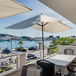 Seafront With Terrace 4 Bedrooms And Mooring *