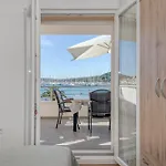 公寓 Seafront With Terrace 4 Bedrooms And Mooring 罗戈兹尼察