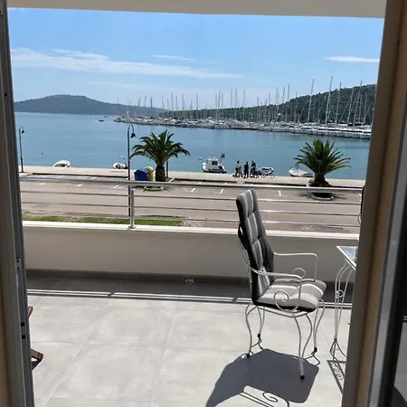 Apartment Seafront Apt With Terrace 4 Bedrooms And Mooring *