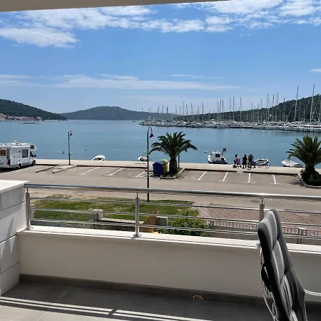 Seafront Apt With Terrace 4 Bedrooms And Mooring Rogoznica (Sibenik-Knin)