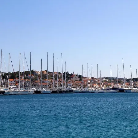 Seafront Apt With Terrace 4 Bedrooms And Mooring * Rogoznica (Sibenik-Knin)