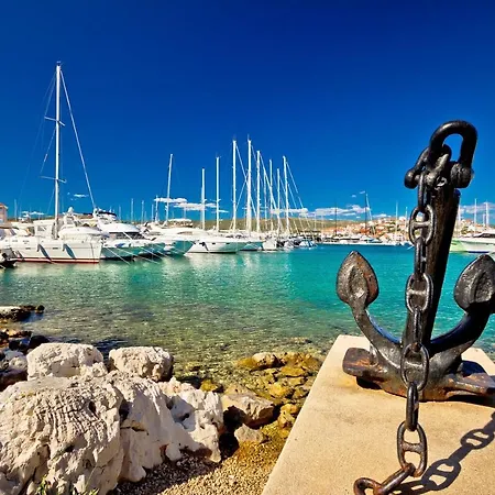 Seafront With Terrace 4 Bedrooms And Mooring Apartman