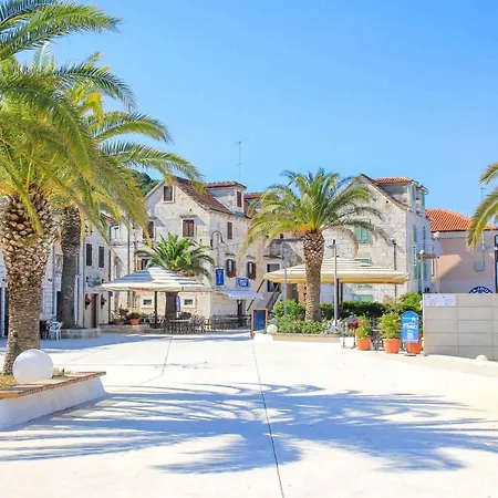 Seafront Apt With Terrace 4 Bedrooms And Mooring *