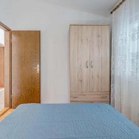 Seafront With Terrace 4 Bedrooms And Mooring * 罗戈兹尼察