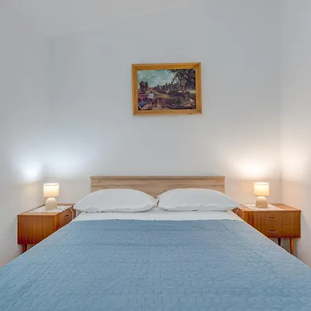 Seafront With Terrace 4 Bedrooms And Mooring Rogoznica (Sibenik-Knin)