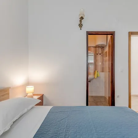 Apartament Seafront With Terrace 4 Bedrooms And Mooring Rogoznica (Sibenik-Knin)