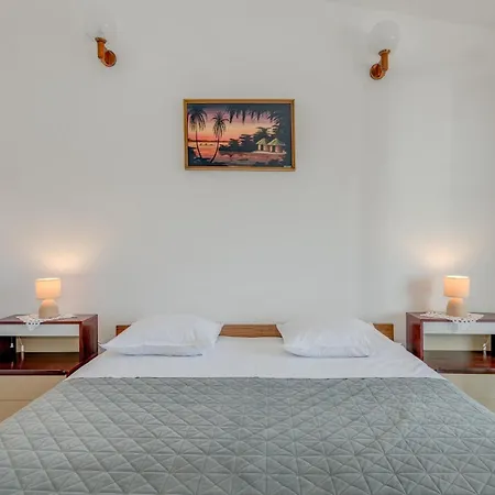 Seafront With Terrace 4 Bedrooms And Mooring Rogoznica (Sibenik-Knin)