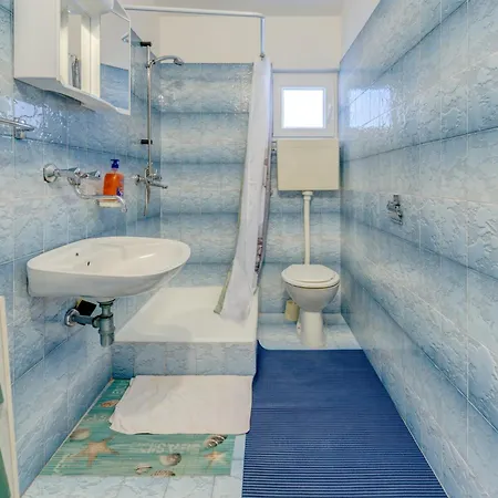 Seafront With Terrace 4 Bedrooms And Mooring 罗戈兹尼察