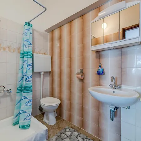 Seafront With Terrace 4 Bedrooms And Mooring * 罗戈兹尼察