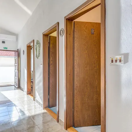 Seafront With Terrace 4 Bedrooms And Mooring Apartman *