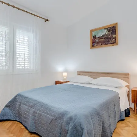 Seafront With Terrace 4 Bedrooms And Mooring