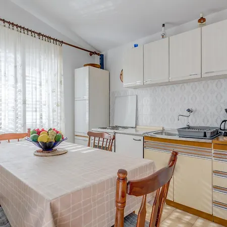 Seafront With Terrace 4 Bedrooms And Mooring Apartman