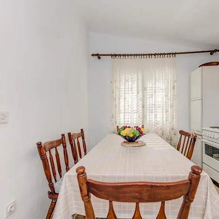 Seafront With Terrace 4 Bedrooms And Mooring