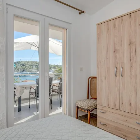 Seafront With Terrace 4 Bedrooms And Mooring Apartman Rogoznica (Sibenik-Knin)