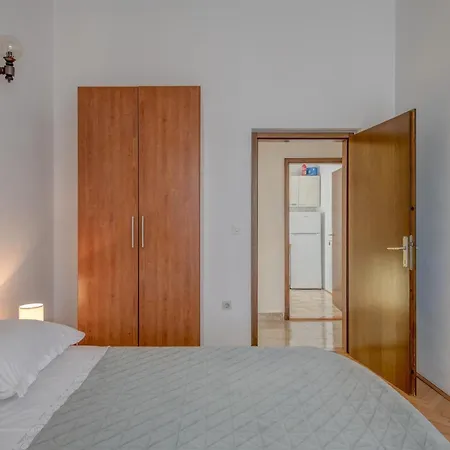 Seafront With Terrace 4 Bedrooms And Mooring * 罗戈兹尼察