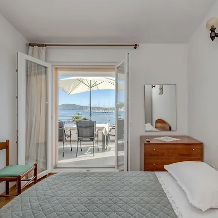 Seafront With Terrace 4 Bedrooms And Mooring 公寓 *