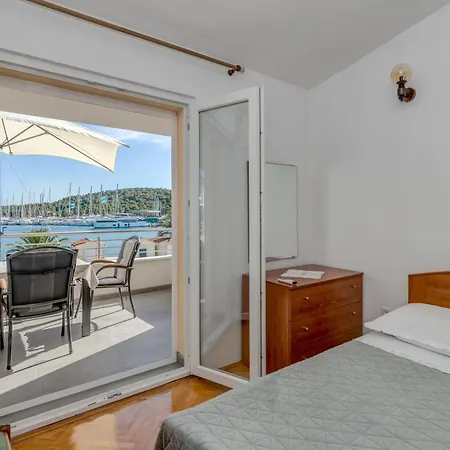 Seafront With Terrace 4 Bedrooms And Mooring Rogoznica (Sibenik-Knin)