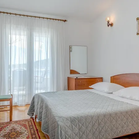 Seafront With Terrace 4 Bedrooms And Mooring Apartman Rogoznica (Sibenik-Knin)