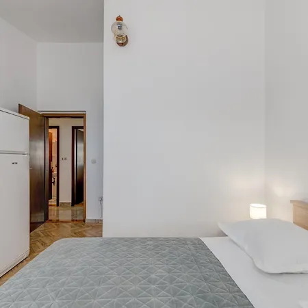 Seafront With Terrace 4 Bedrooms And Mooring Apartament *