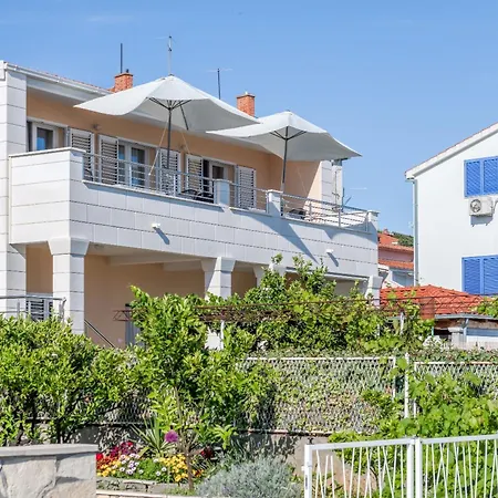 Seafront With Terrace 4 Bedrooms And Mooring