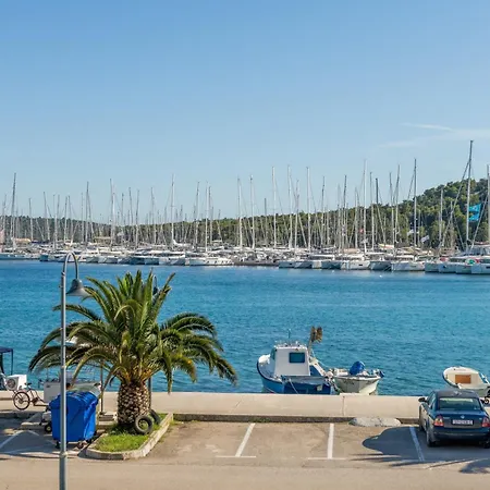 Seafront With Terrace 4 Bedrooms And Mooring * Rogoznica (Sibenik-Knin)