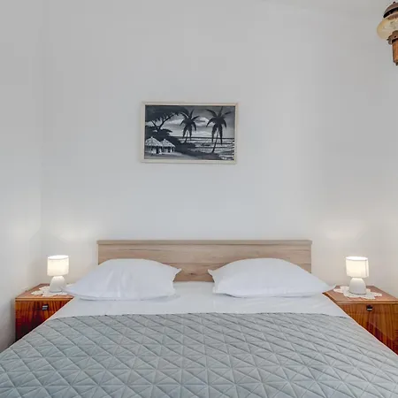 Seafront With Terrace 4 Bedrooms And Mooring *