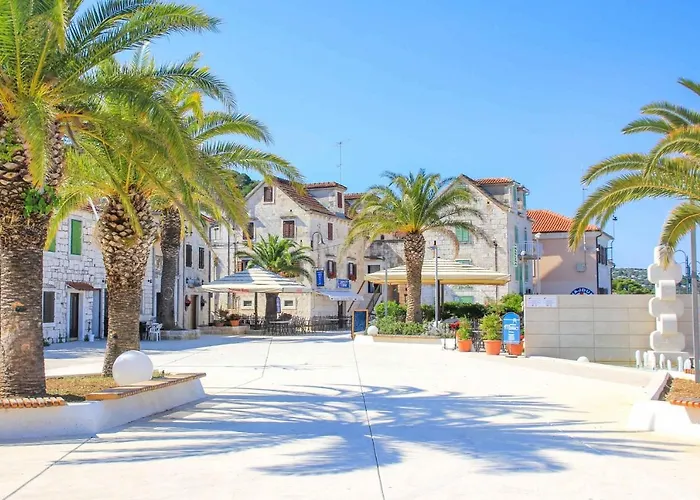 Seafront With Terrace 4 Bedrooms And Mooring *