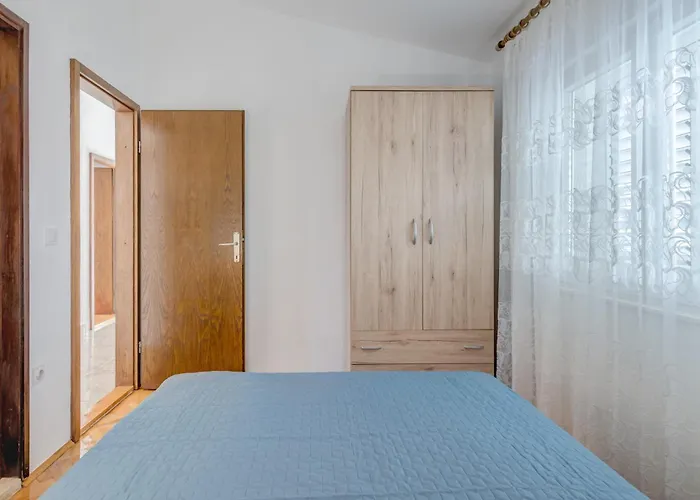 Seafront With Terrace 4 Bedrooms And Mooring * Rogoznica (Sibenik-Knin)