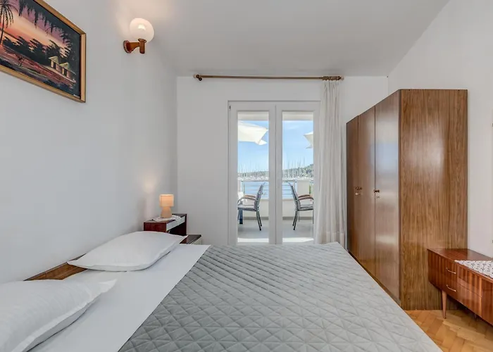 Seafront With Terrace 4 Bedrooms And Mooring Appartement Rogoznica (Sibenik-Knin)