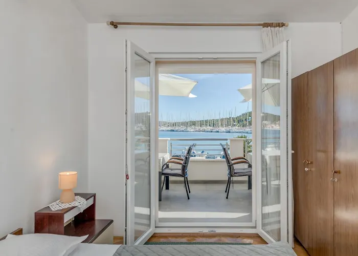 Seafront With Terrace 4 Bedrooms And Mooring Apartament Rogoznica (Sibenik-Knin)