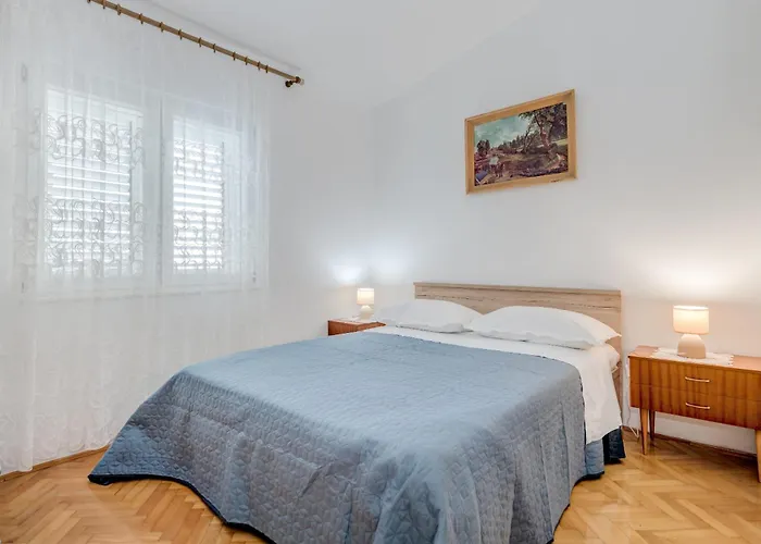 Seafront With Terrace 4 Bedrooms And Mooring