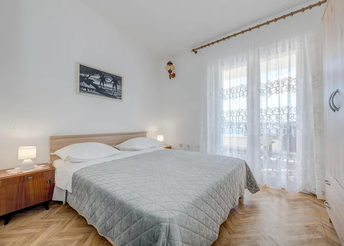 Apartament Seafront With Terrace 4 Bedrooms And Mooring *