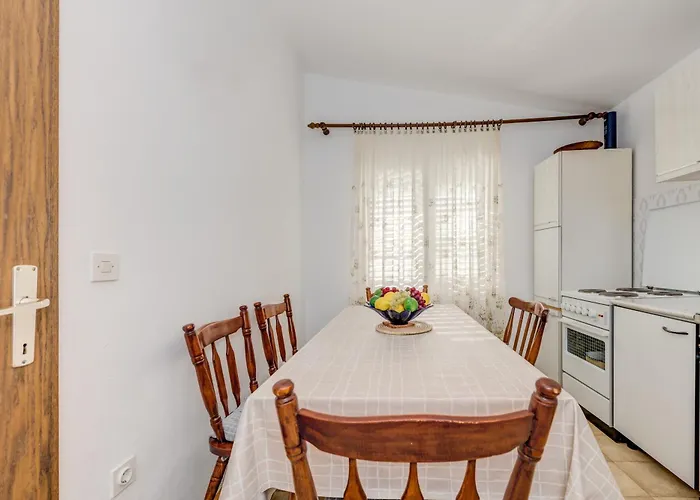 Seafront With Terrace 4 Bedrooms And Mooring