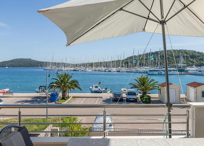 Seafront With Terrace 4 Bedrooms And Mooring * Rogoznica (Sibenik-Knin)