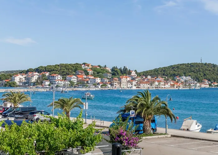 Seafront With Terrace 4 Bedrooms And Mooring Apartament