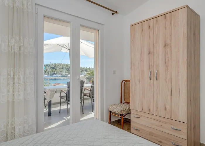 Seafront With Terrace 4 Bedrooms And Mooring Apartament Rogoznica (Sibenik-Knin)