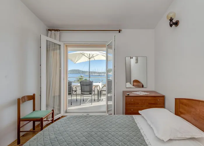 Seafront With Terrace 4 Bedrooms And Mooring Apartament *