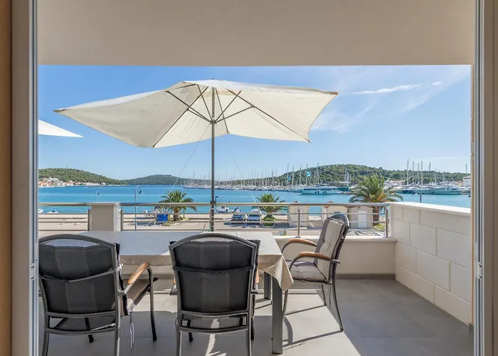 Apartament Seafront With Terrace 4 Bedrooms And Mooring Rogoznica (Sibenik-Knin)