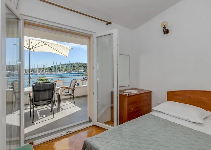 Seafront With Terrace 4 Bedrooms And Mooring Rogoznica (Sibenik-Knin)