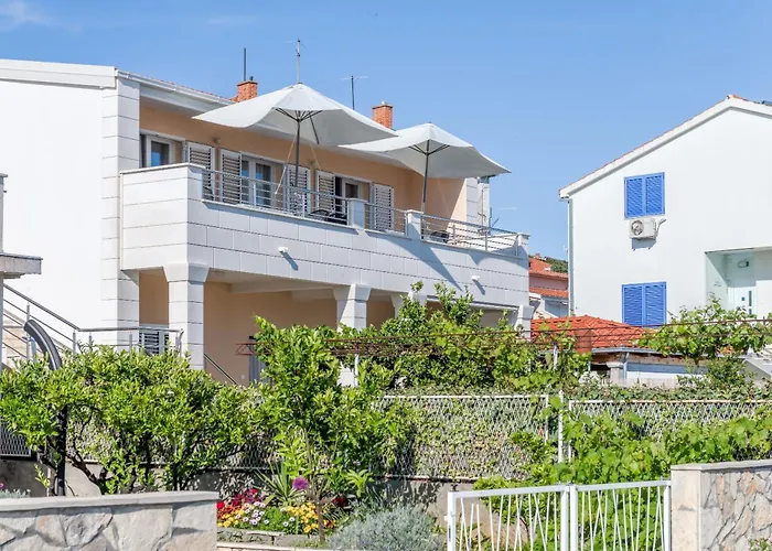 Seafront With Terrace 4 Bedrooms And Mooring