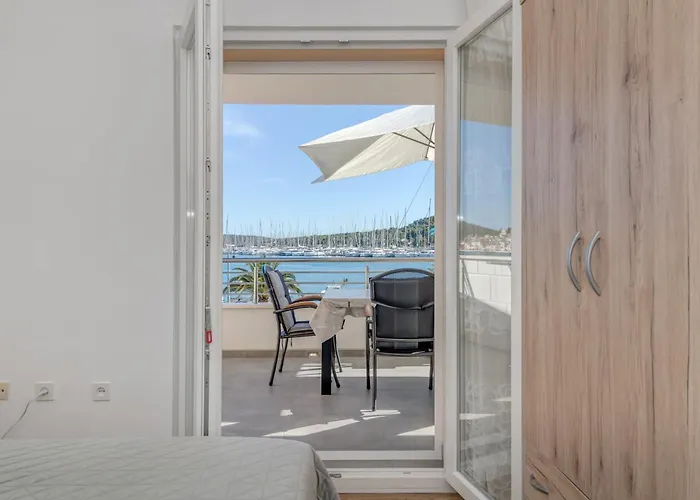 Apartament Seafront With Terrace 4 Bedrooms And Mooring Rogoznica (Sibenik-Knin)