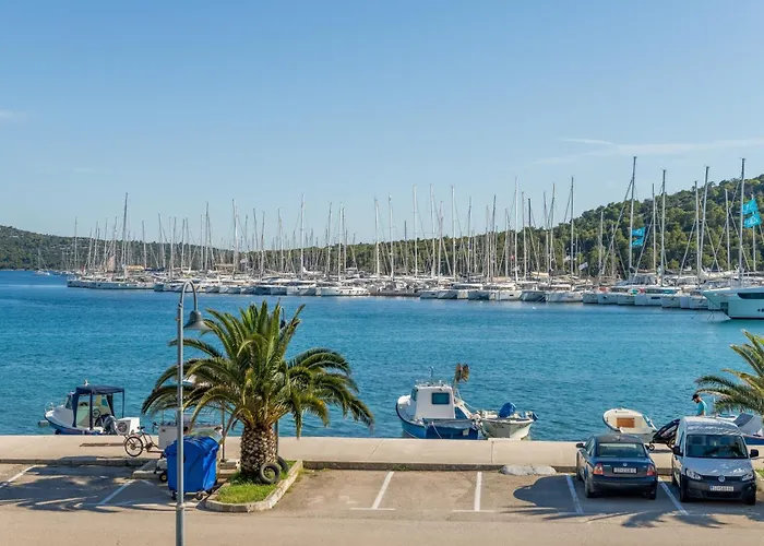 Seafront With Terrace 4 Bedrooms And Mooring * Rogoznica (Sibenik-Knin)