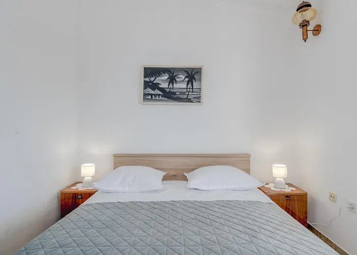 Seafront With Terrace 4 Bedrooms And Mooring *